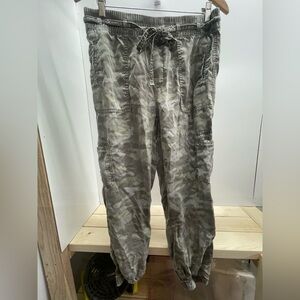 American Eagle Outfitters Green Cargo Camouflage Joggers